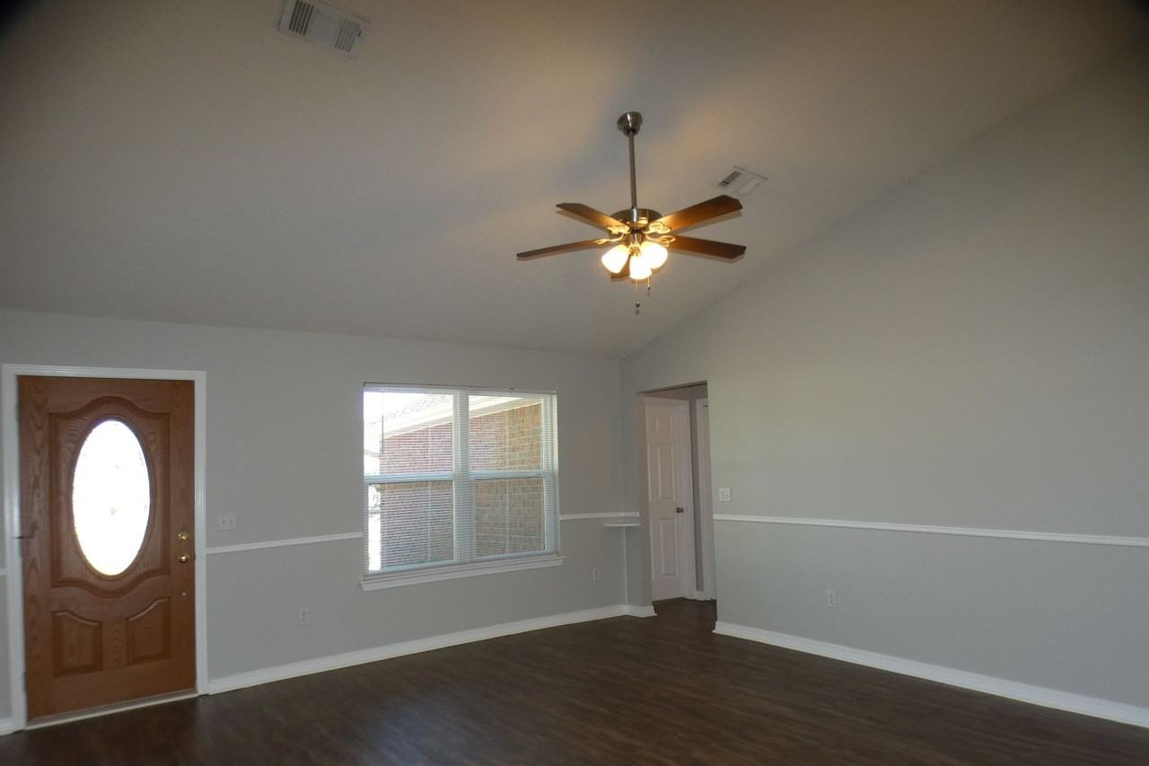 6607 Woodbury Forest Dr - Photo 4 of 26