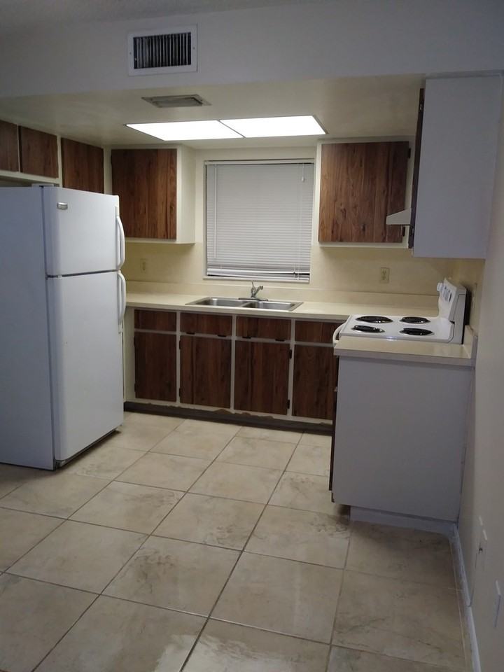 1221 SE 46th Lane - Photo 2 of 24