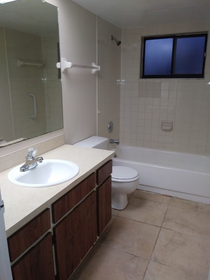 1221 SE 46th Lane - Photo 3 of 24