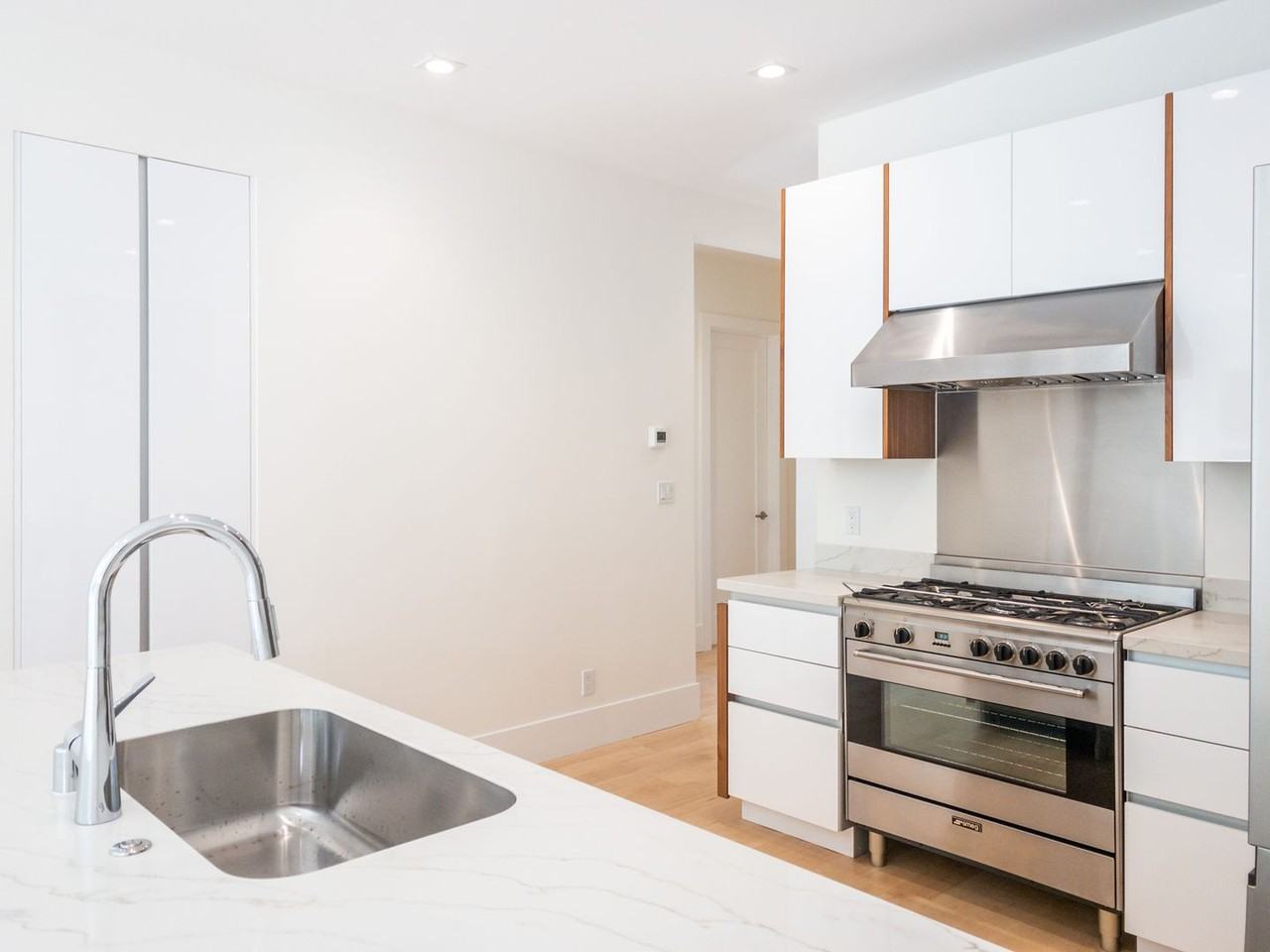 1261 Jackson St - Photo 3 of 23