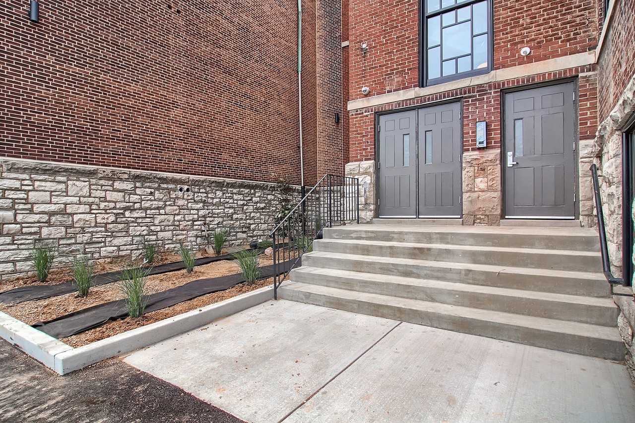 1615 Hampton Avenue - Photo 2 of 27