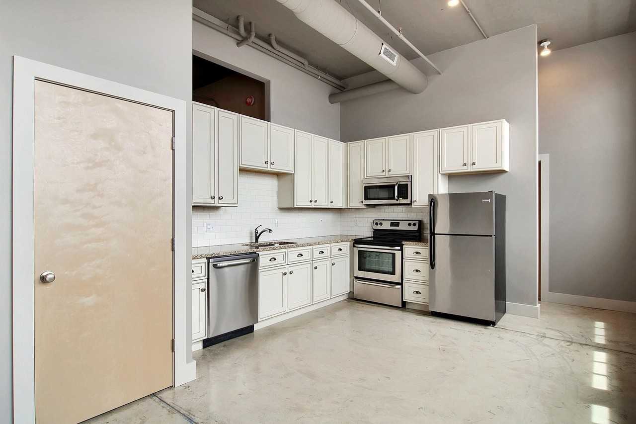 1615 Hampton Avenue - Photo 5 of 27