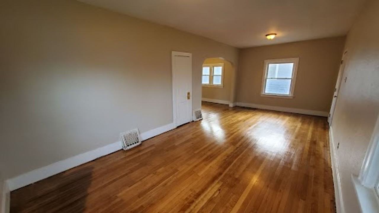 2404 Elizabeth Ave - Photo 2 of 30