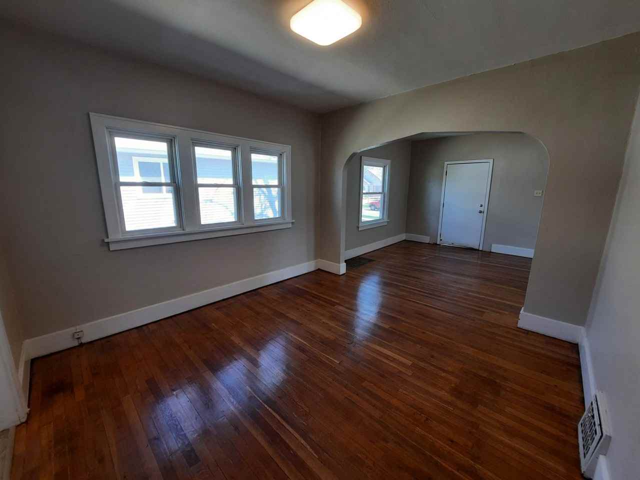 2404 Elizabeth Ave - Photo 5 of 30