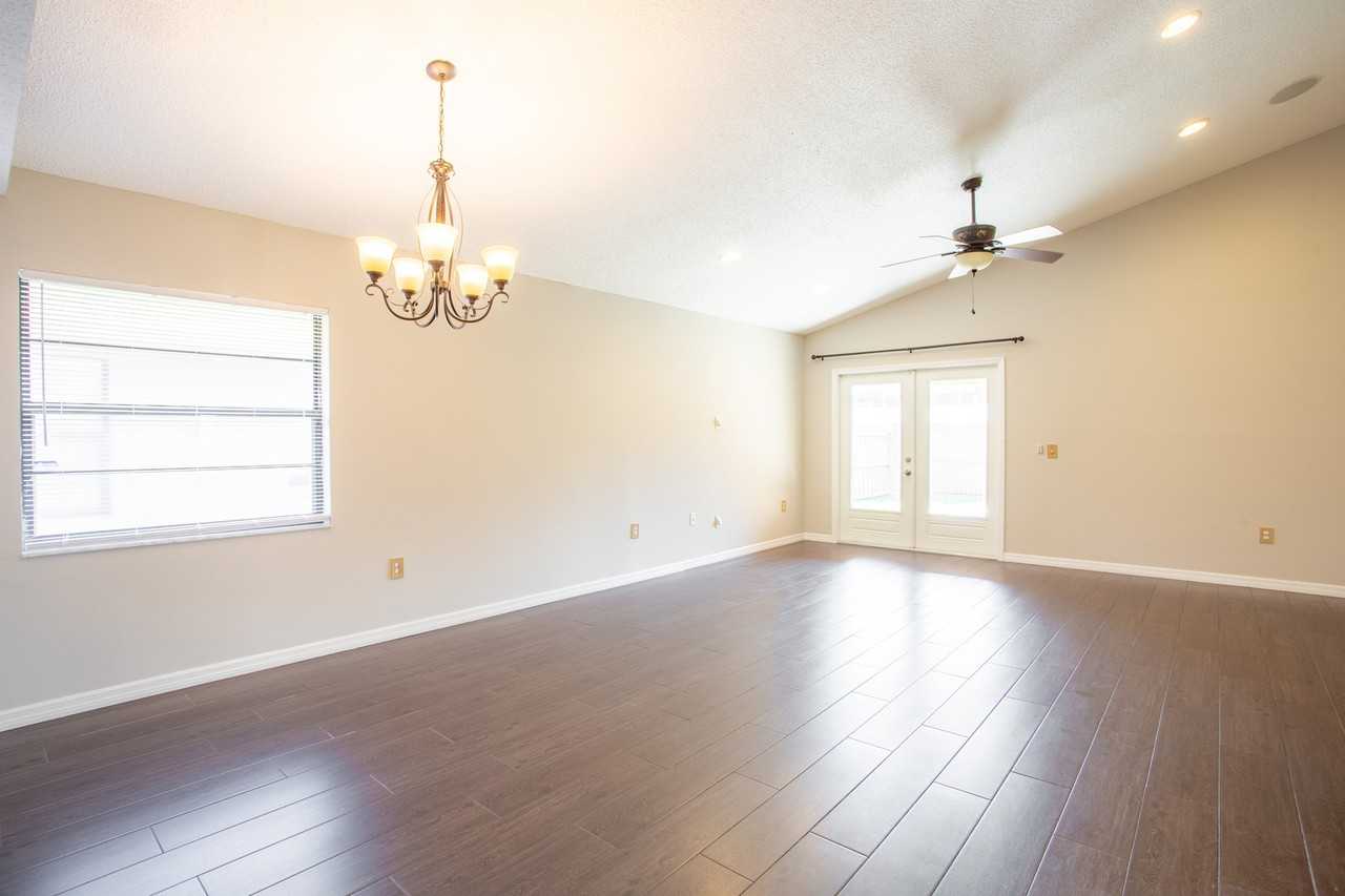 4315 Sandhurst Dr - Photo 3 of 23