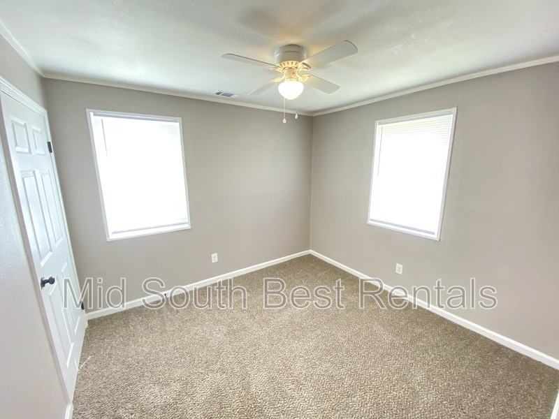 2833 Brewer Ave - Photo 2 of 6