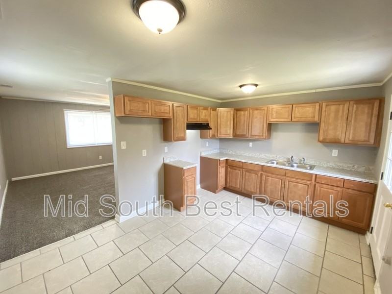 2833 Brewer Ave - Photo 3 of 6