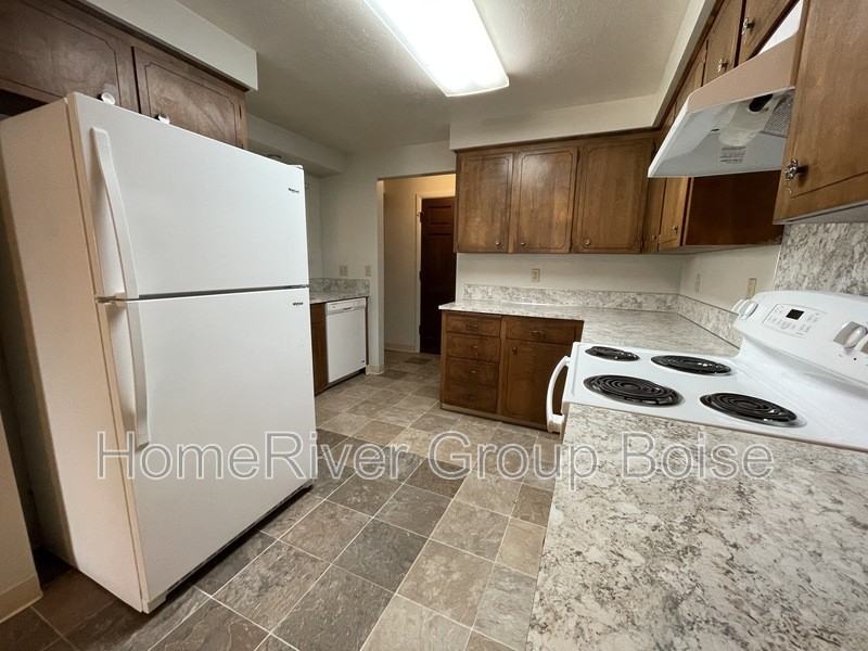 157 N Liberty St - Photo 2 of 18