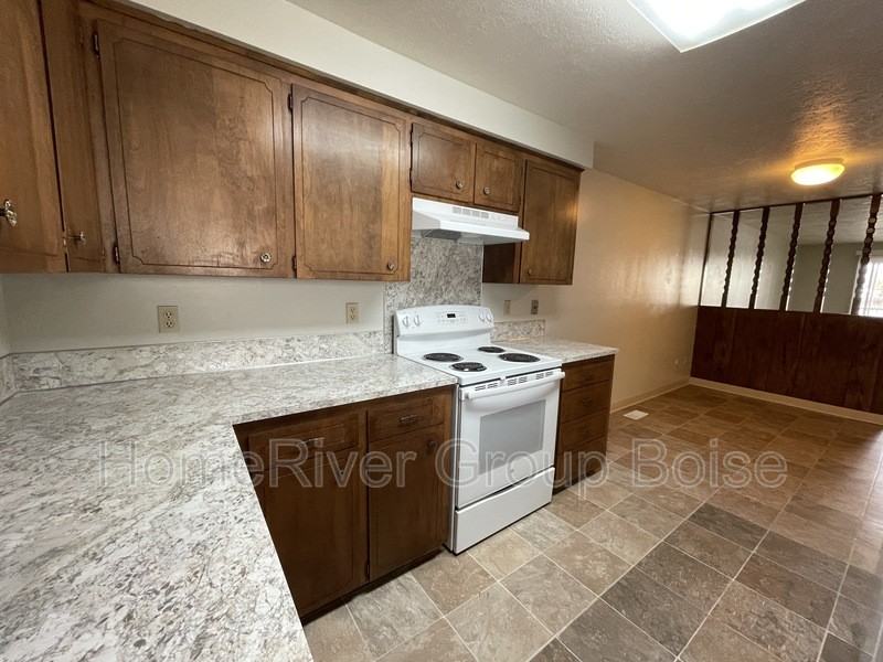 157 N Liberty St - Photo 3 of 18