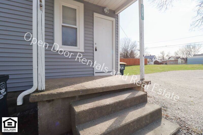 515 1/2 N State St - Photo 3 of 13