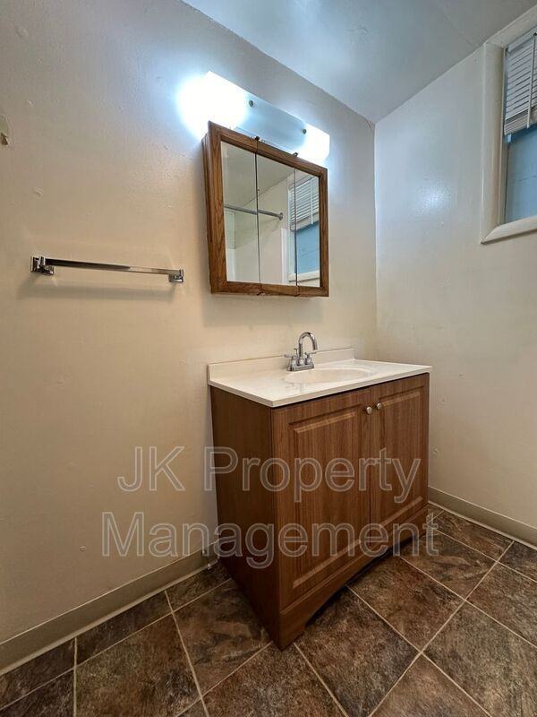 1300 6th Ave S #01 - Photo 7 of 9
