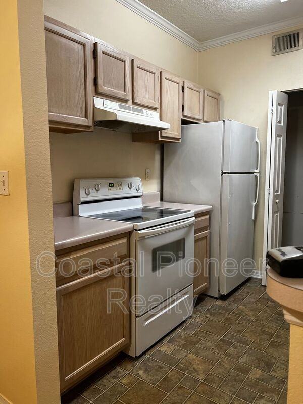 5602 Pinnacle Heights Cir #105 - Photo 2 of 10