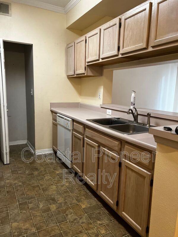 5602 Pinnacle Heights Cir #105 - Photo 3 of 10