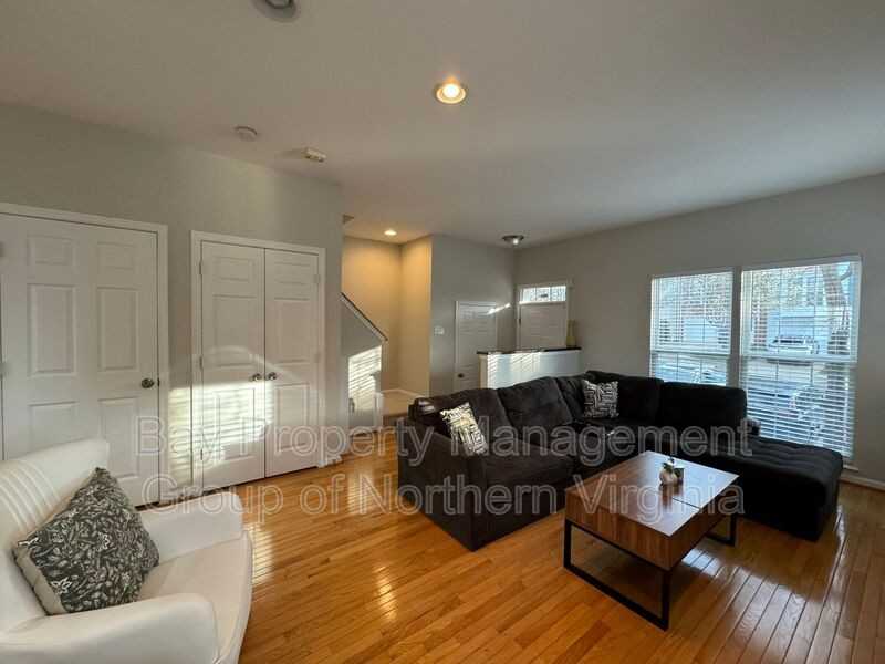 45570 Trestle Ter - Photo 2 of 34