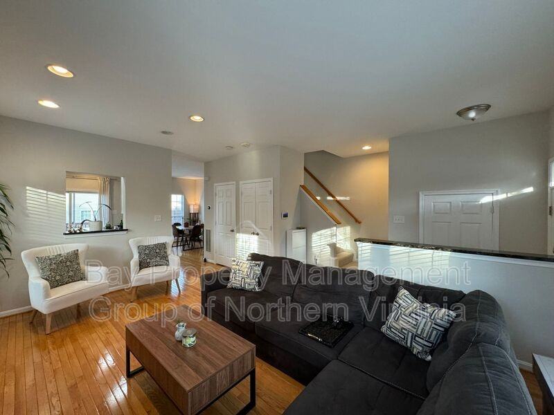 45570 Trestle Ter - Photo 3 of 34