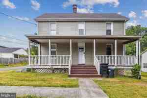 featured image of 2905 Charleston Ave