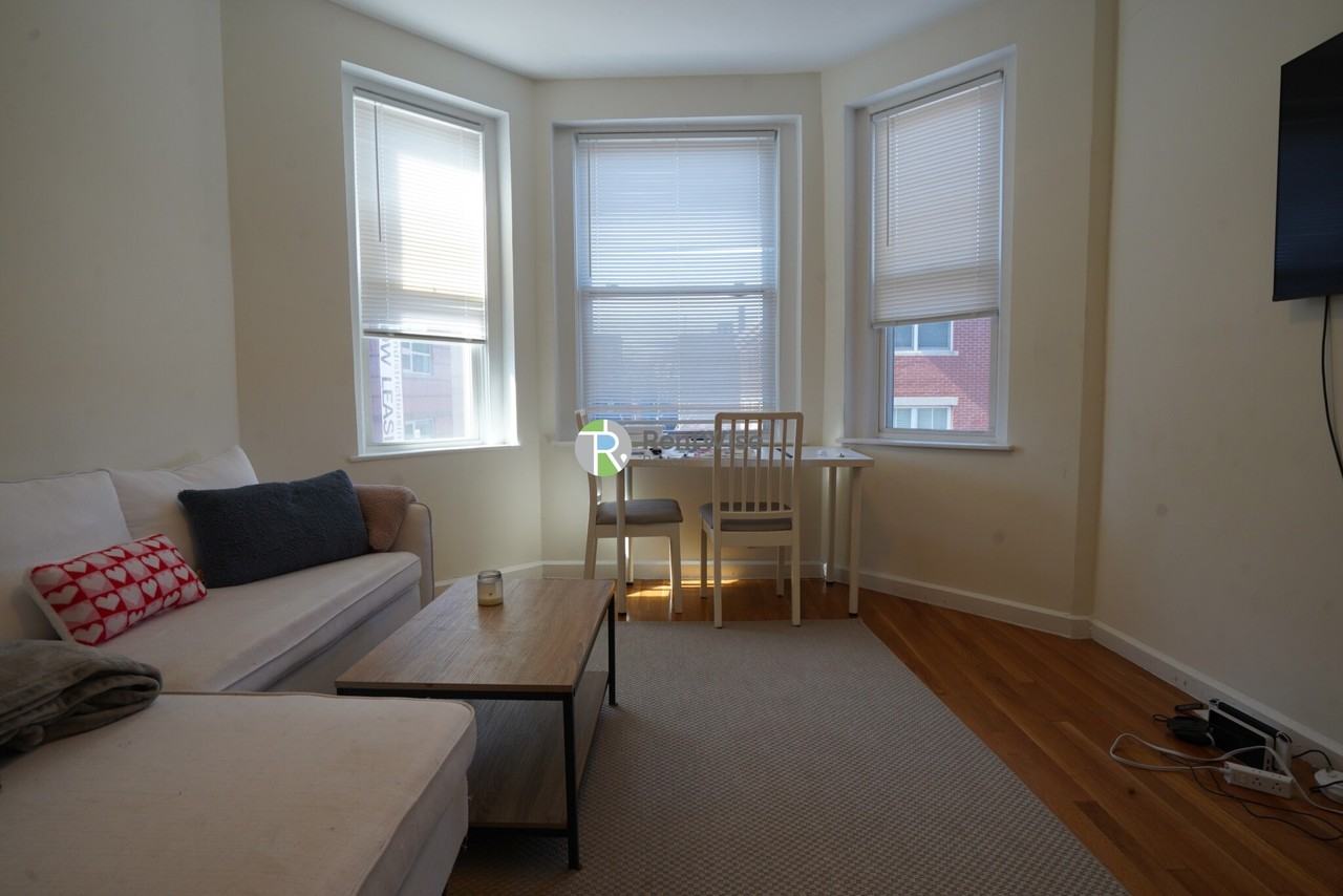 1305 Commonwealth Ave #22