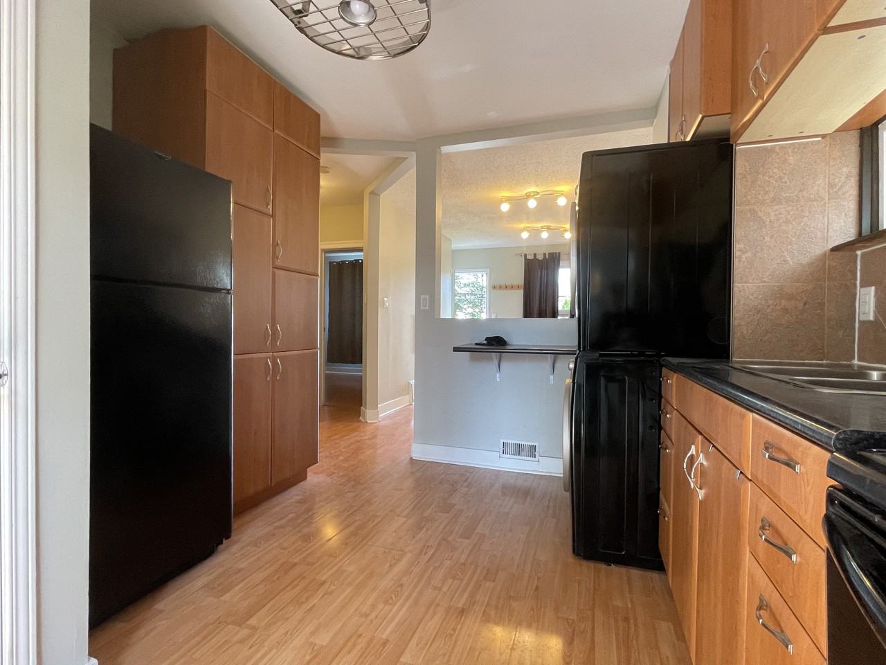 578 Warden Avenue #Main - Photo 2 of 12