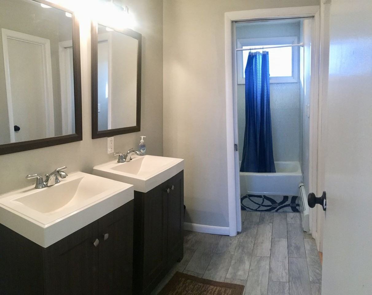 Shared Living in a 6 - Photo 2 of 24