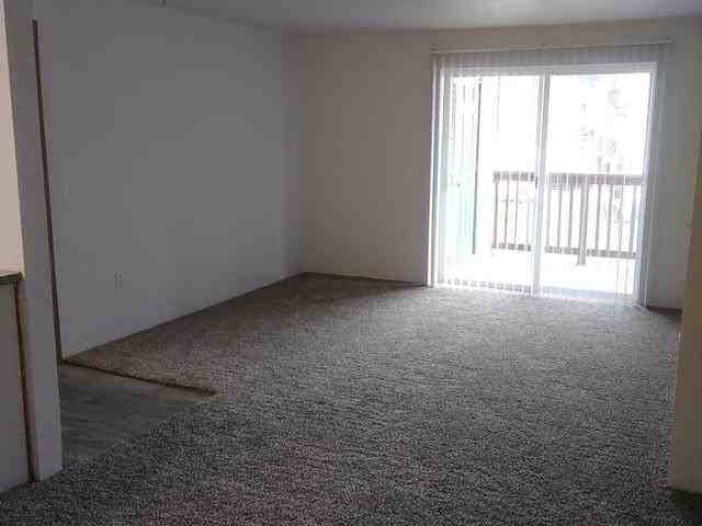 18755 Southwest 90th Avenue - Photo 4 of 10