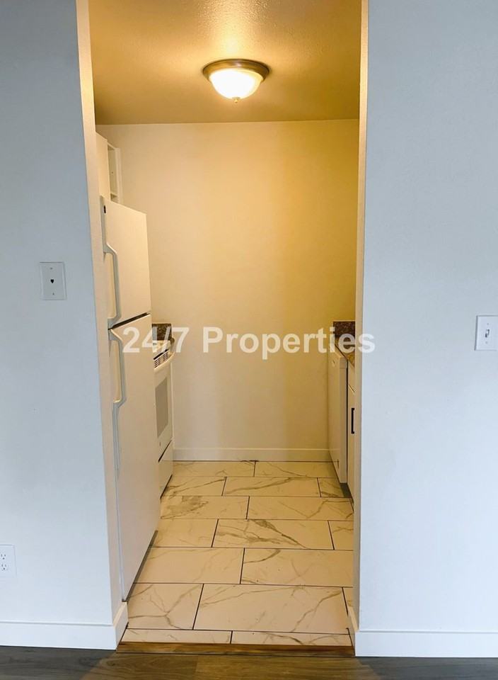 18128 Ne Pacific Ct - Photo 3 of 7