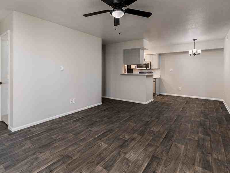 13610 N 51st Ave - Photo 6 of 41