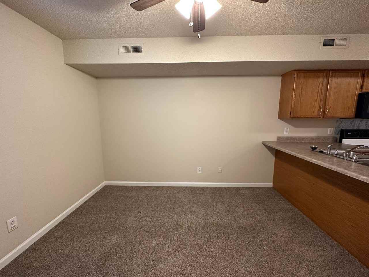 Jockey Drive-3822 - Photo 4 of 41
