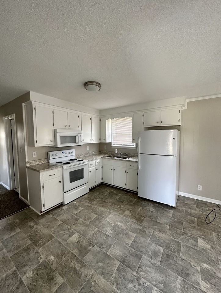 1422 Lakeview Road - Photo 7 of 24