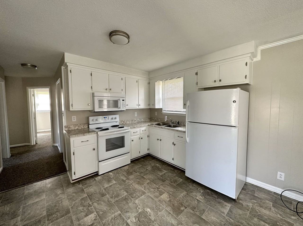 1422 Lakeview Rd - Photo 2 of 24