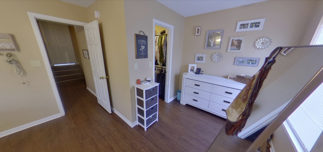 1947 Crescent Dr - Photo 3 of 11