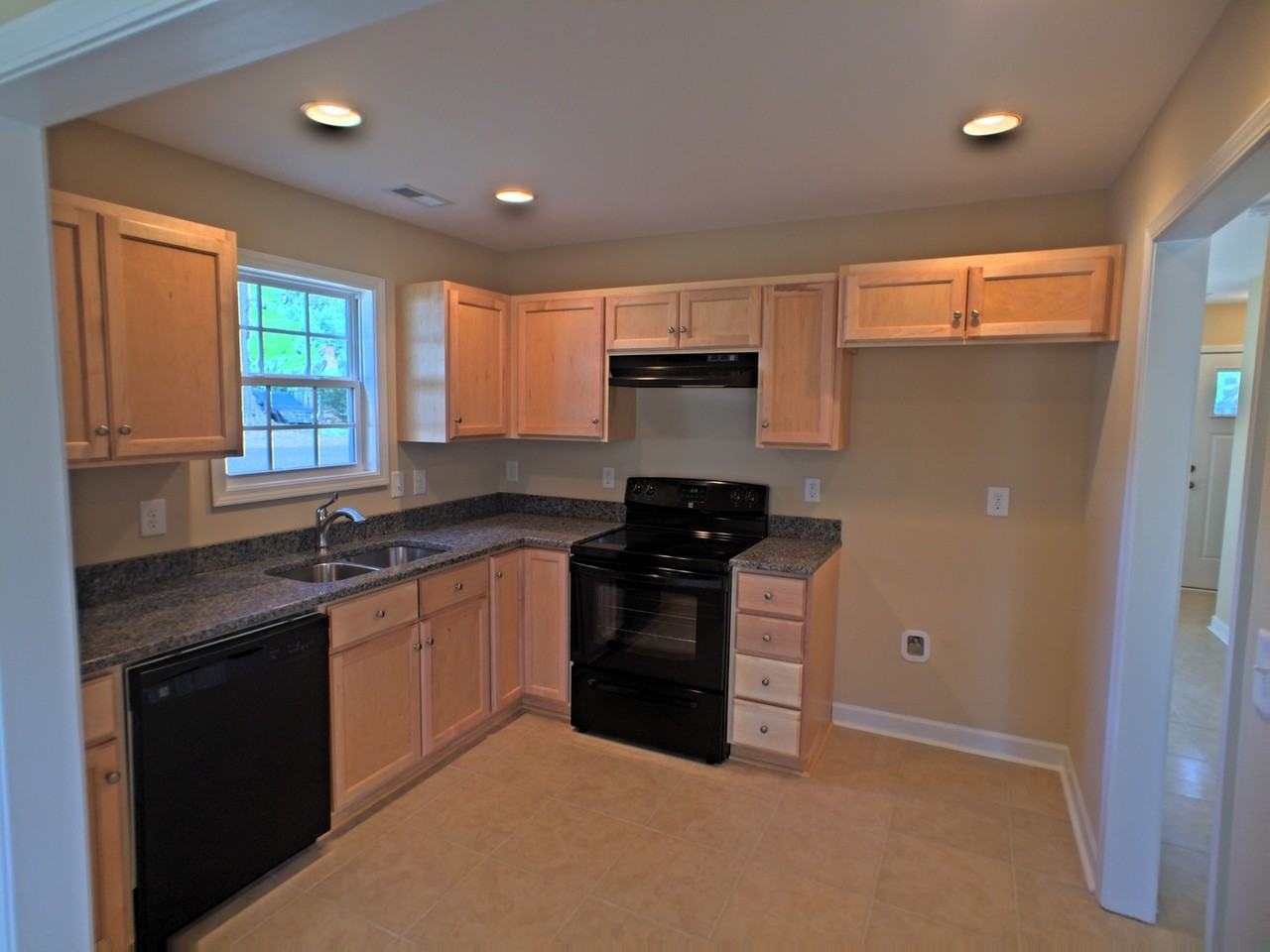 132 Brookwood Ave Ne - Photo 2 of 14