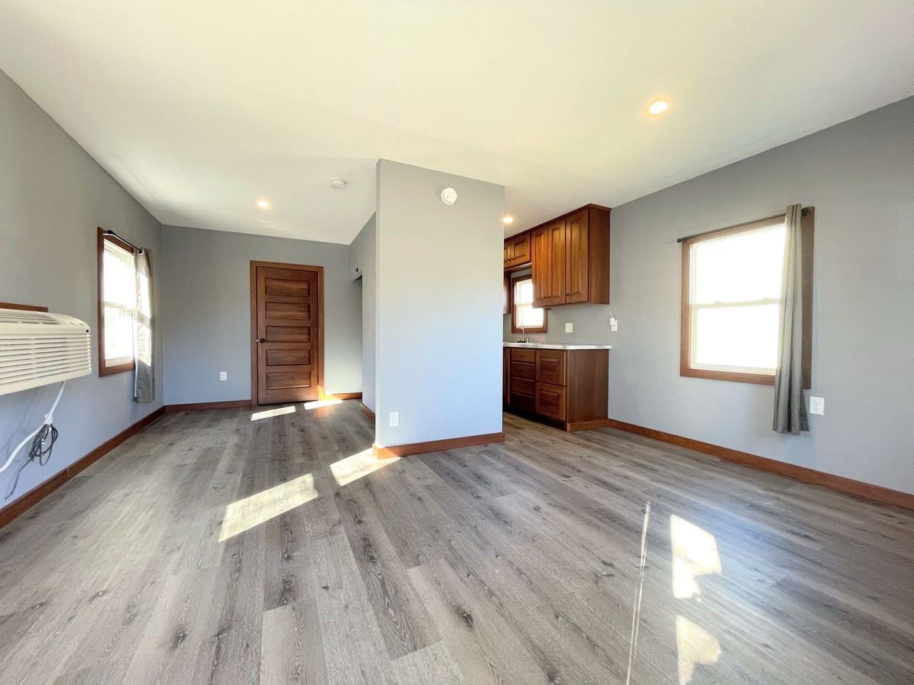 337 Liberty St - Photo 2 of 12