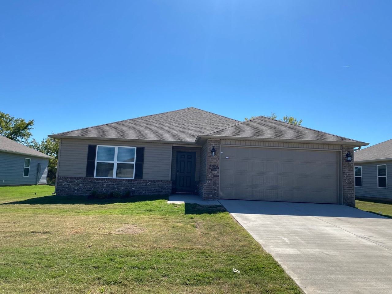 2204 E Fennec St - Photo 4 of 21