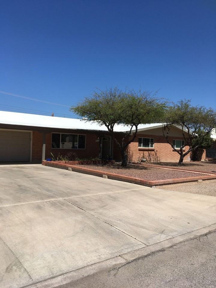 5141 E 9th St - Photo 3 of 36