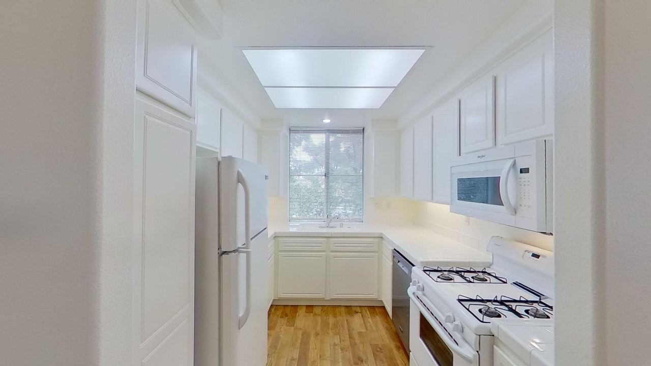 1807 Ladrillo Aisle #104 - Photo 4 of 15