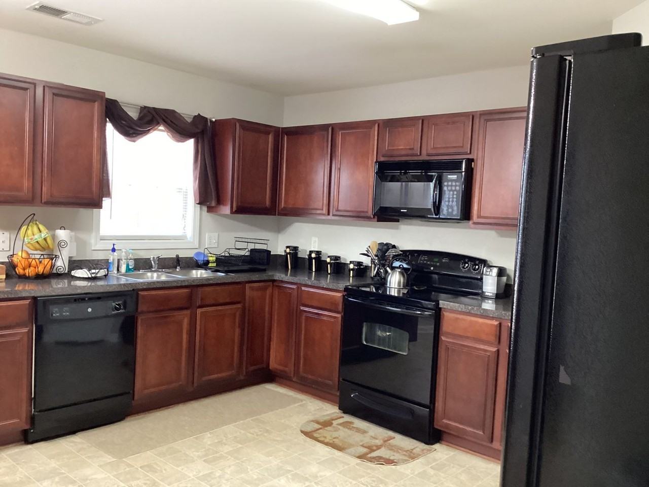 433 Dukes Hill Rd - Photo 3 of 25