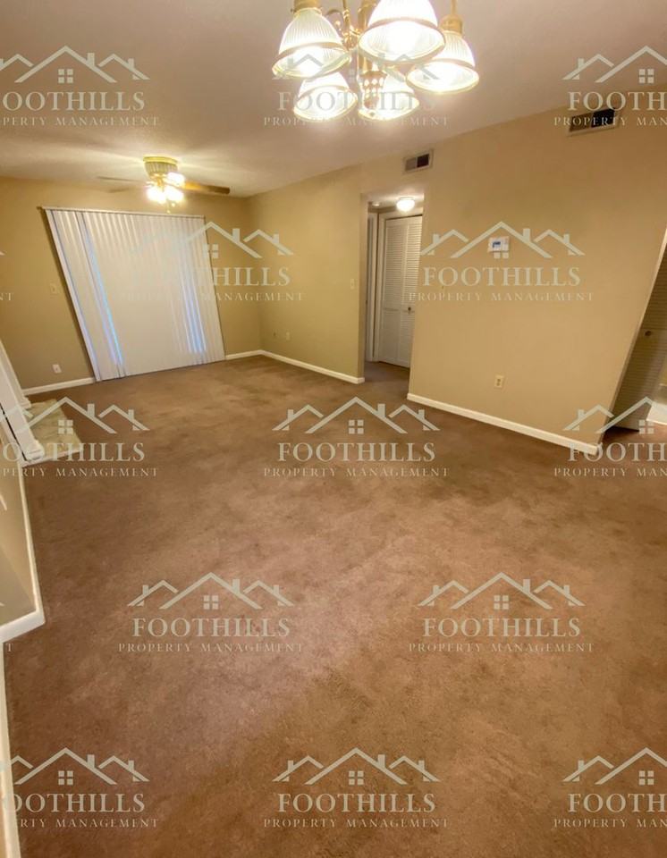 1011 Northlake Dr - Photo 3 of 14