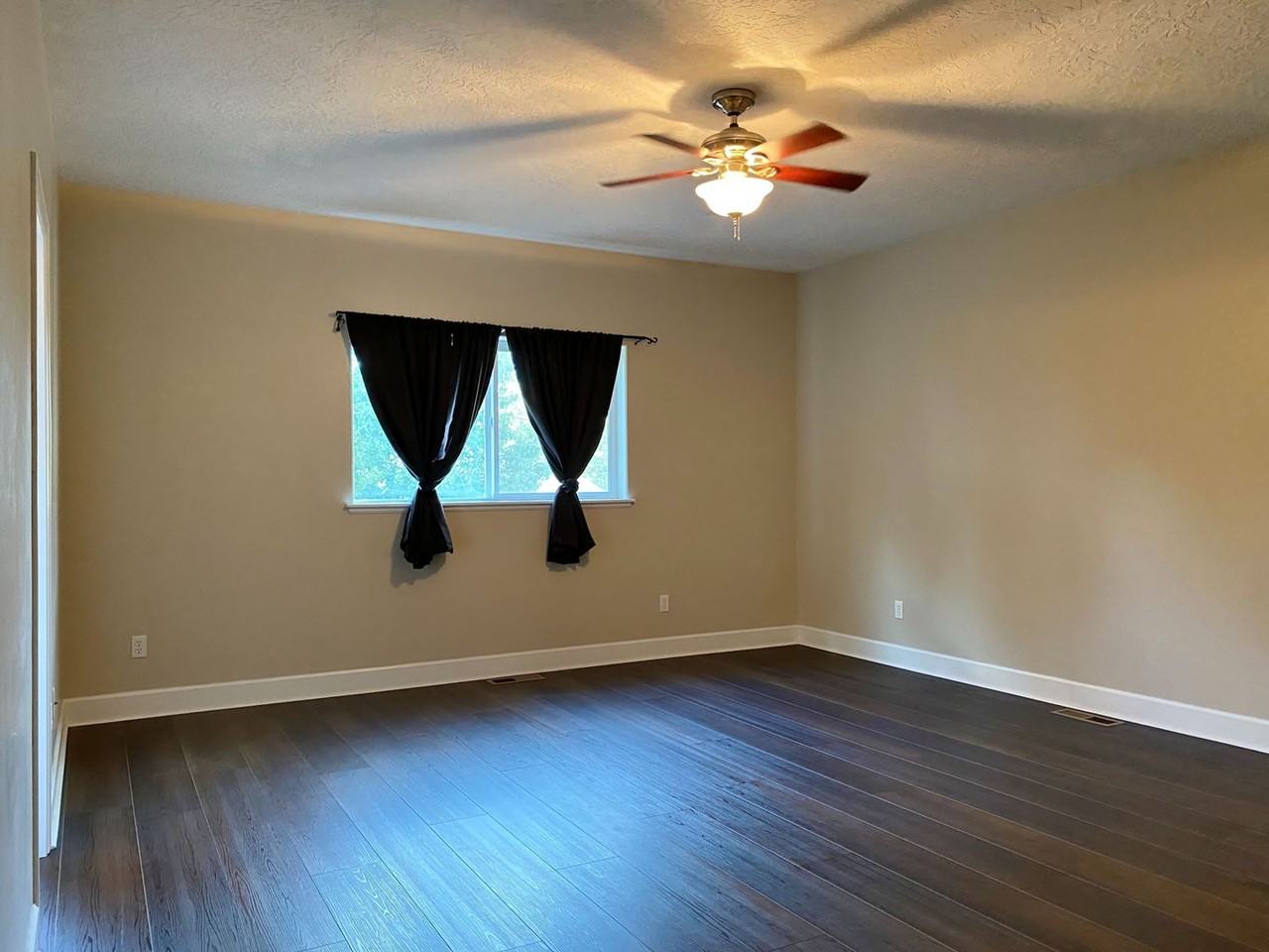 1217 Pomona St - Photo 6 of 26