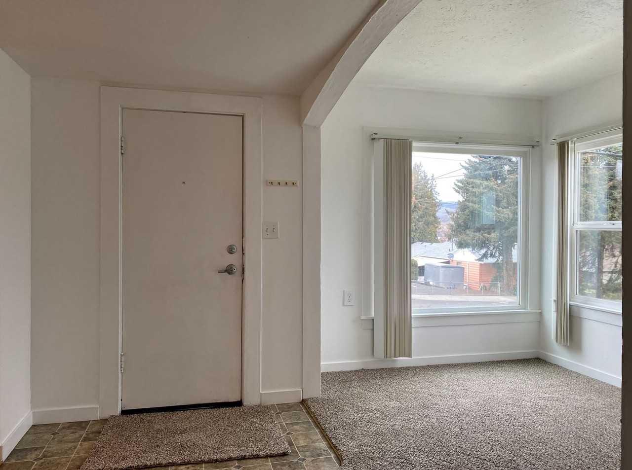 1508 Mount Hood St - Photo 2 of 12