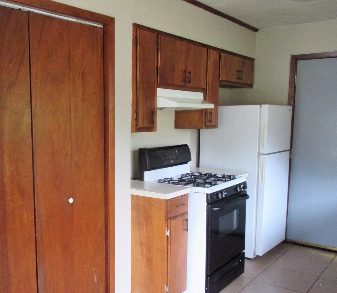 907 Fisher Ln - Photo 3 of 7