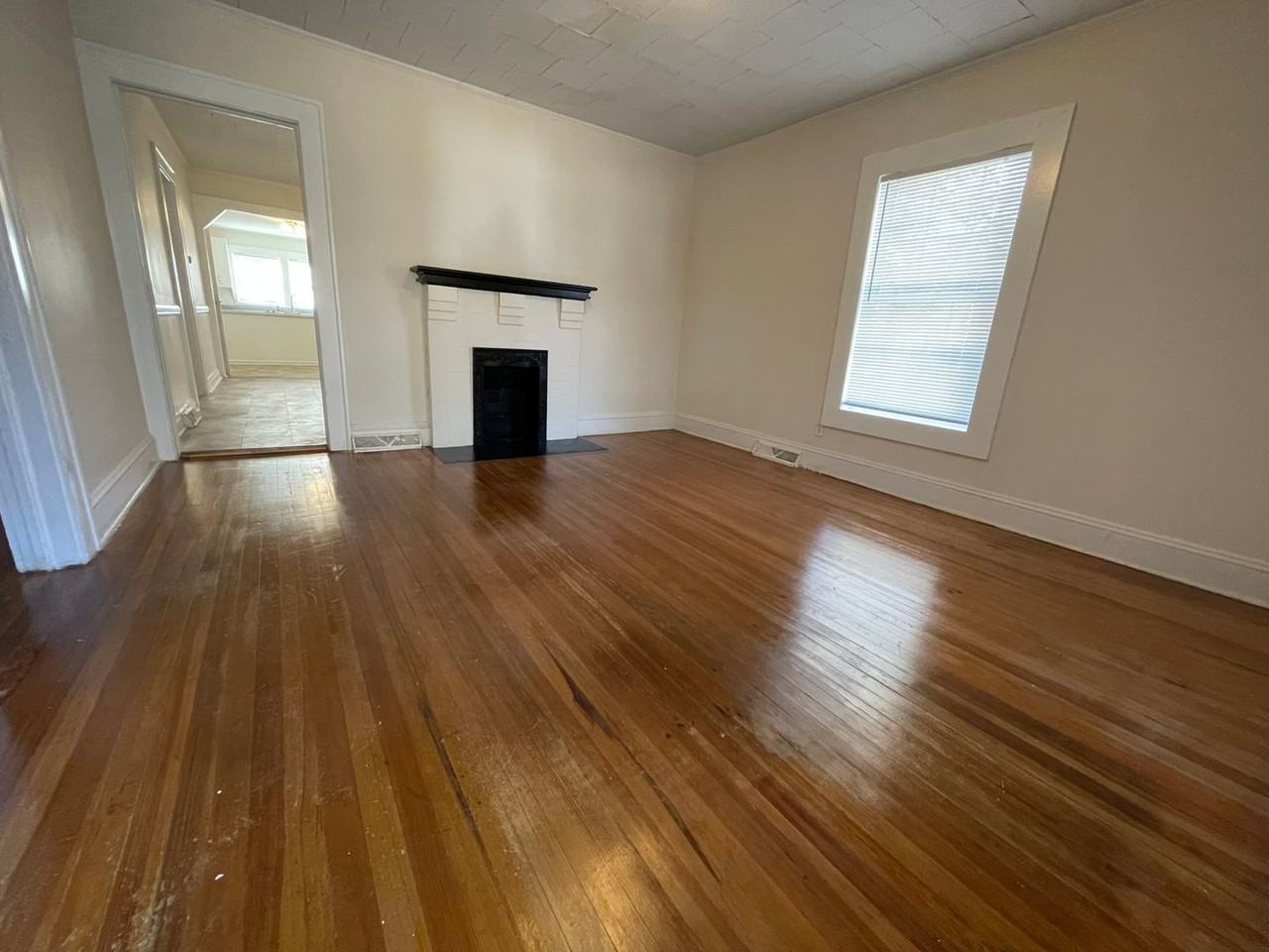526 Chandler St - Photo 2 of 12