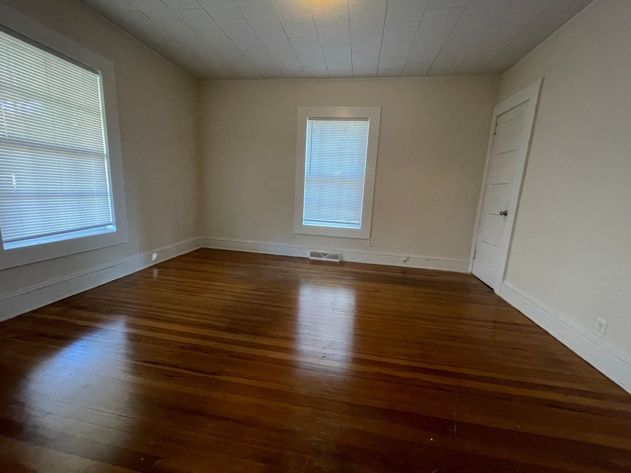 526 Chandler St - Photo 3 of 12