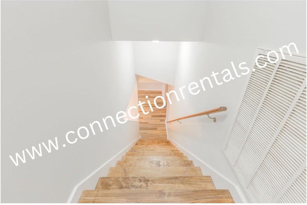 2705 Suncrest Dr - Photo 2 of 27