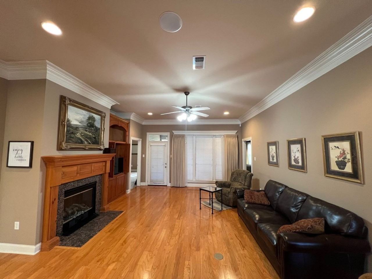 10334 Isabelle Ct - Photo 3 of 12
