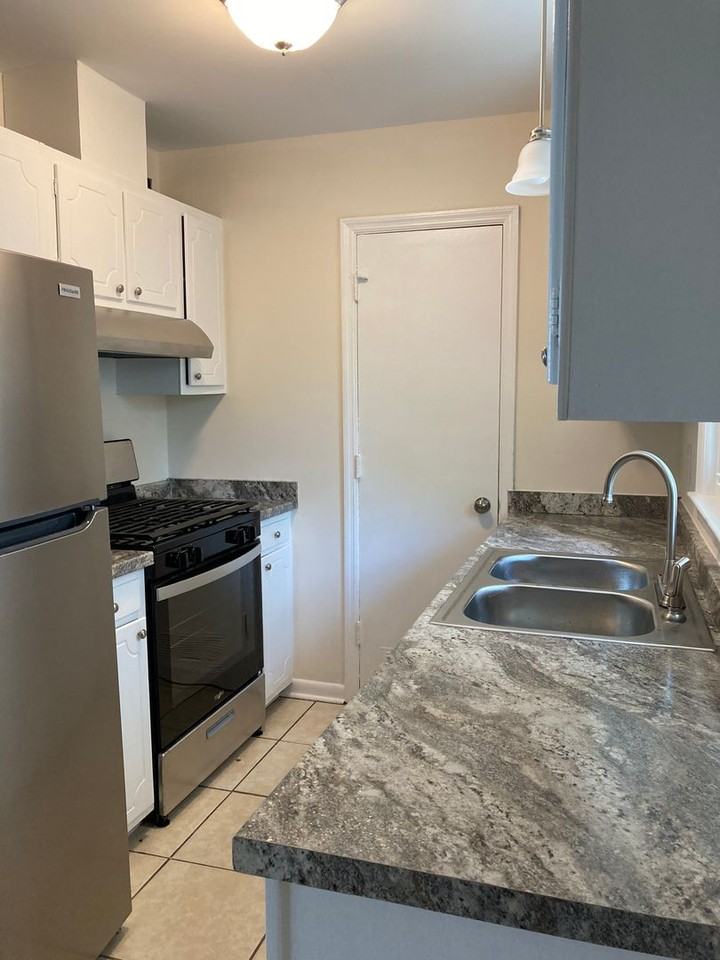 2913 Monroe Dr - Photo 4 of 13