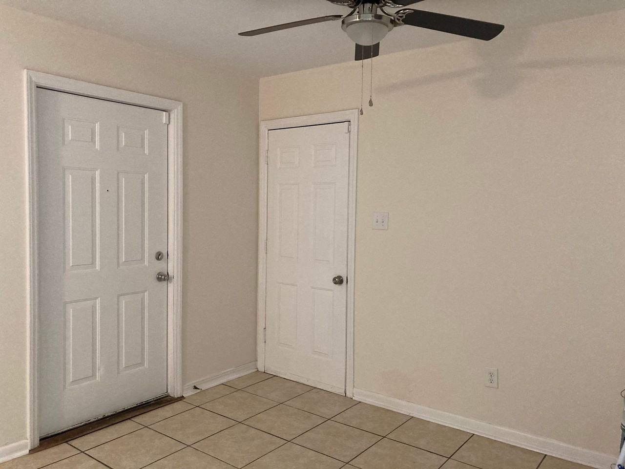 2913 Monroe Dr - Photo 5 of 13