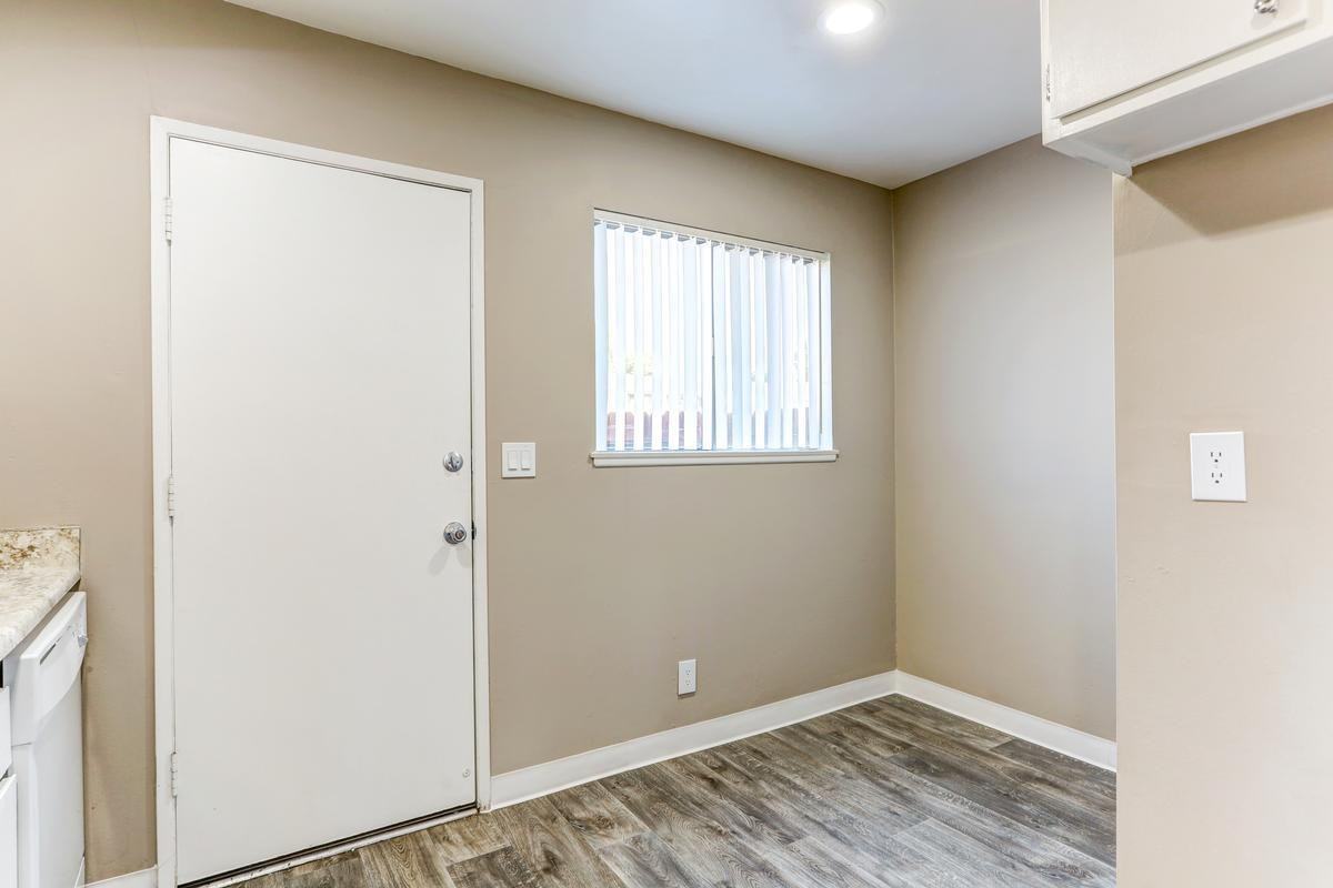 6610 Vanalden Ave - Photo 6 of 31