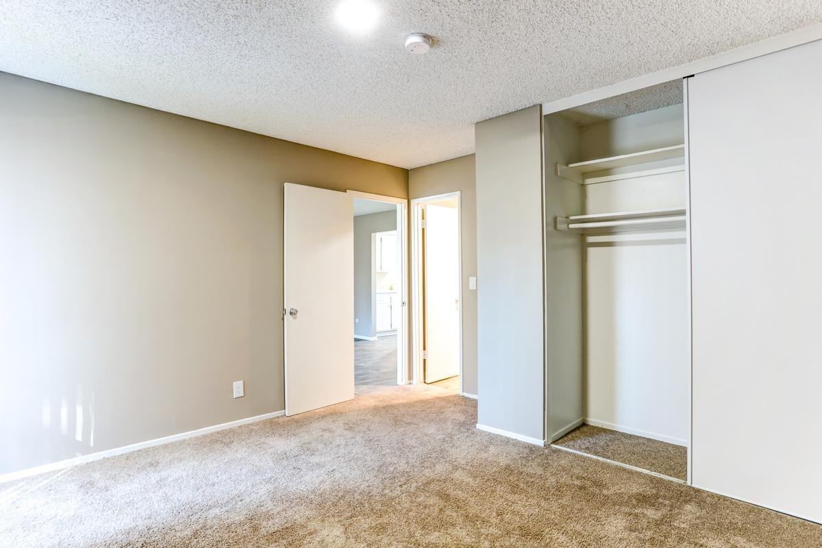 6610 Vanalden Ave - Photo 6 of 31