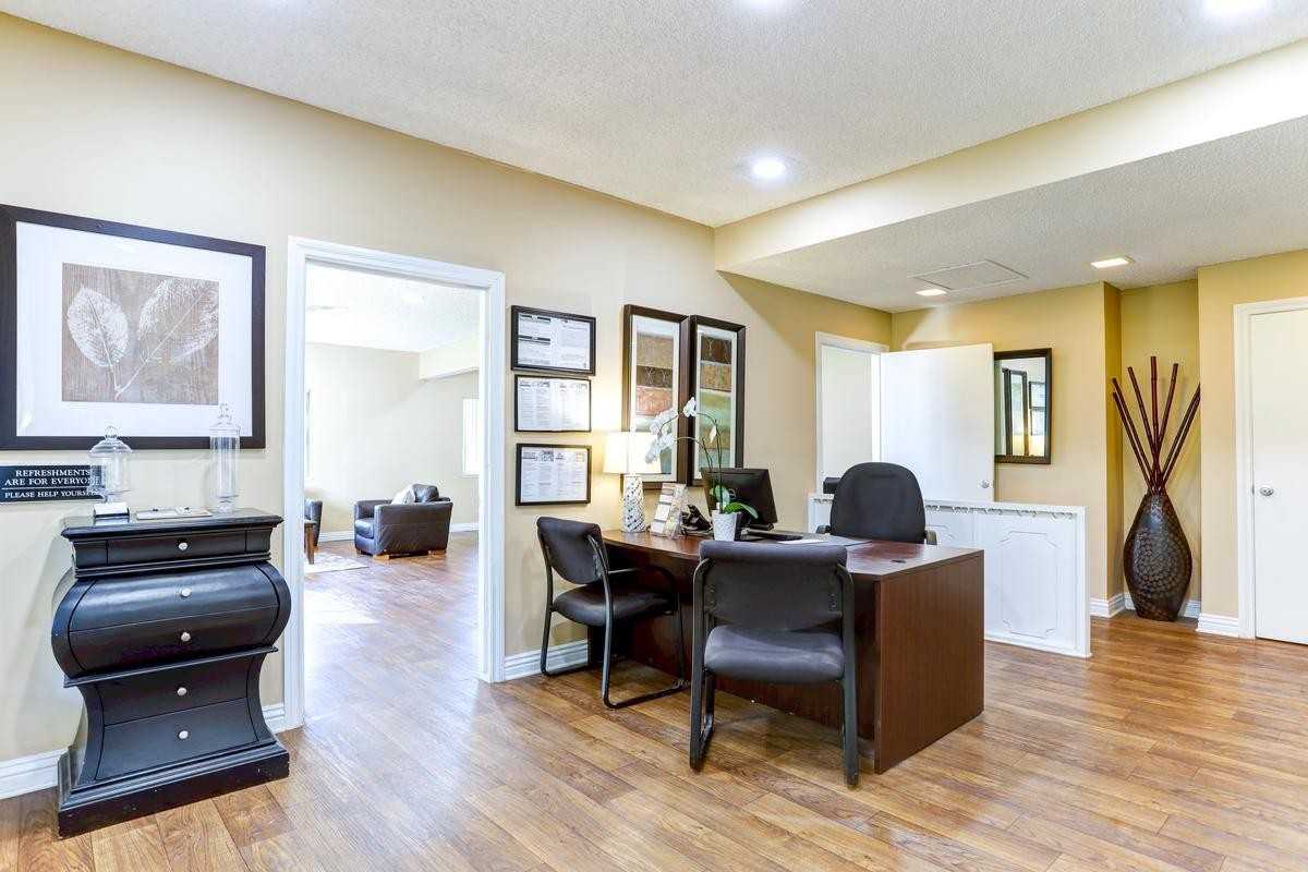 6610 Vanalden Ave - Photo 4 of 31