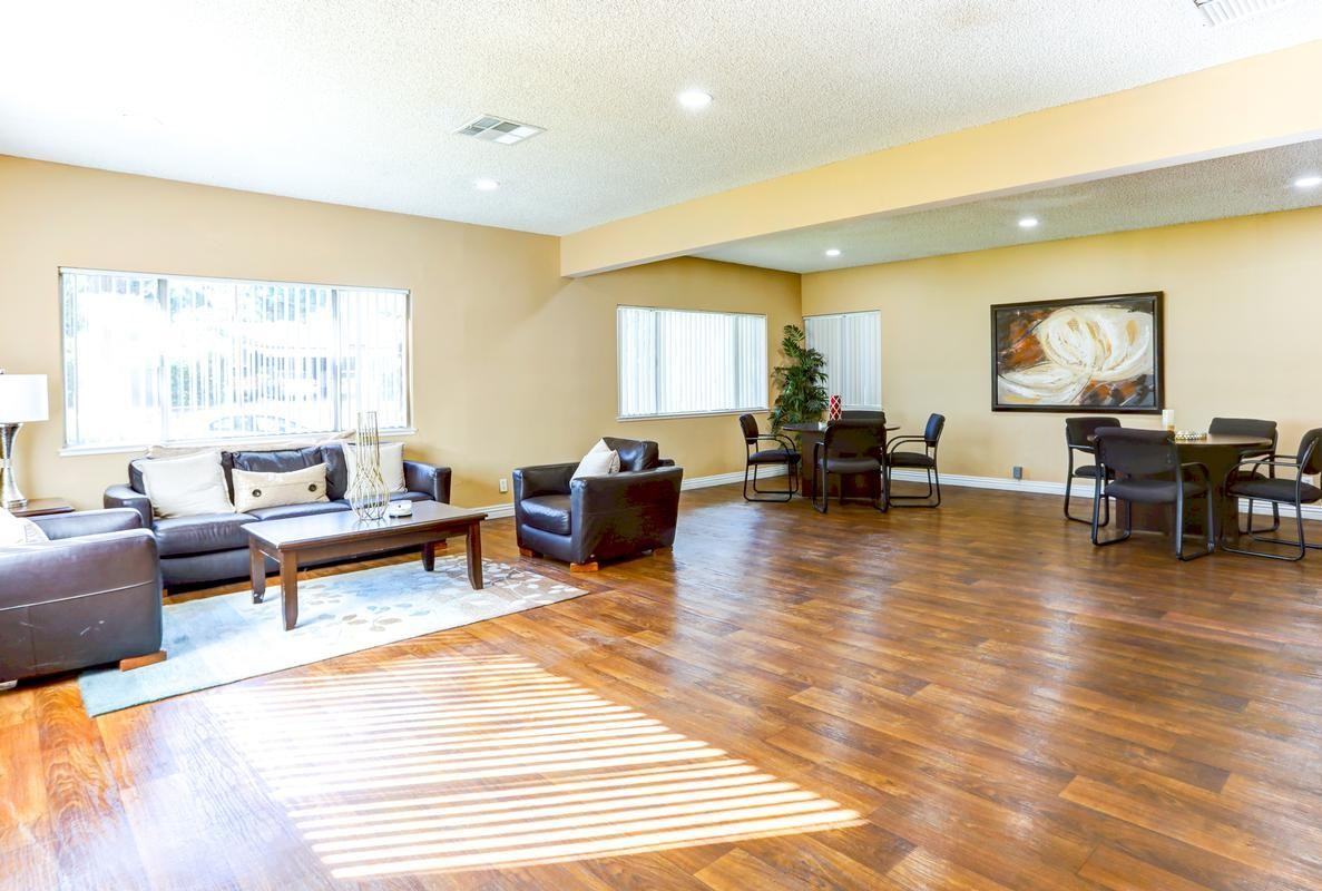 6610 Vanalden Ave - Photo 4 of 31